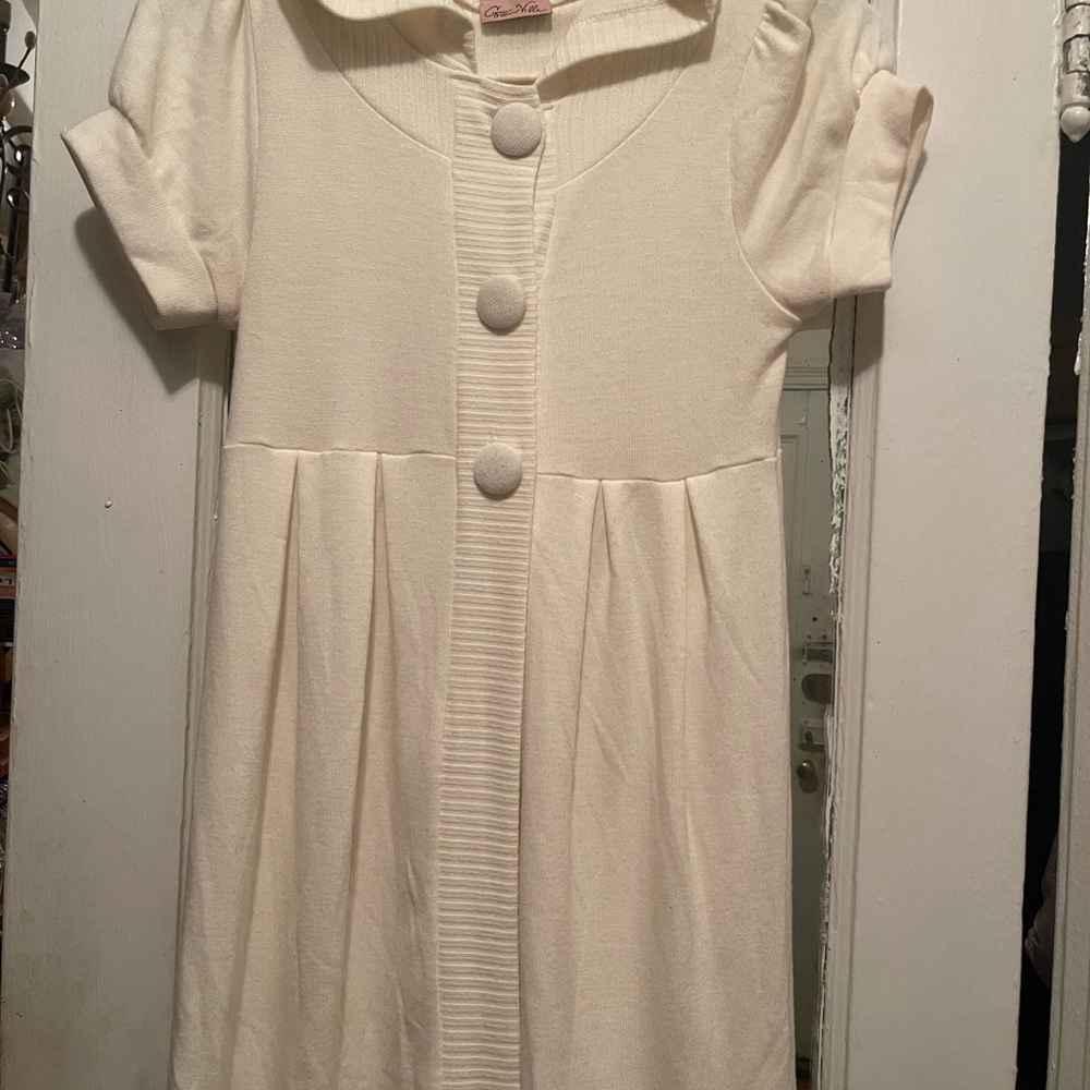 Cream/white Top with short sleeves & hodie. Size m. Nwot